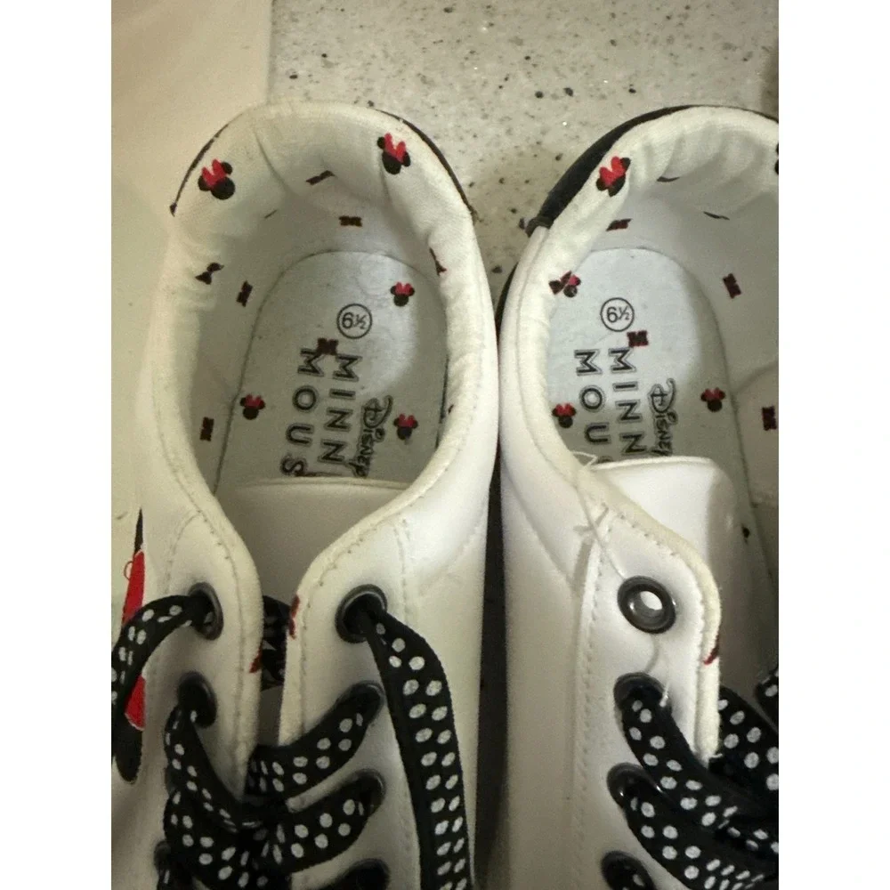 Disney Minnie Mouse Ground Up White Low Top Sneakers Polka Dot Laces Womens 6.5